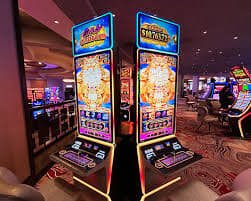 Pemain menikmati permainan sportsbook, slot online, dan live casino di s25fe melalui perangkat mobile
